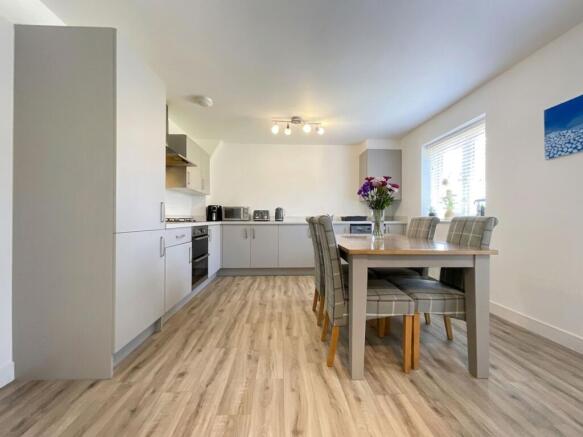 4 bed Detached for sale Image 7
