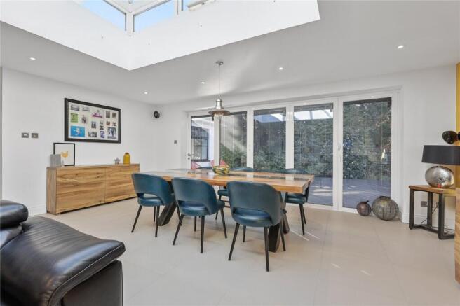 5 bed Bungalow for sale Image 6