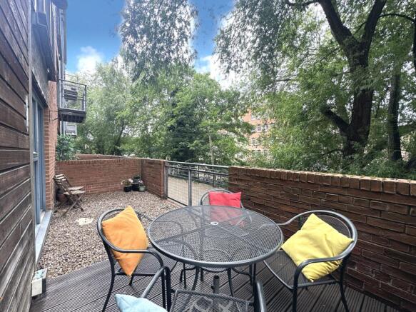 2 bed Flat for sale Image 4