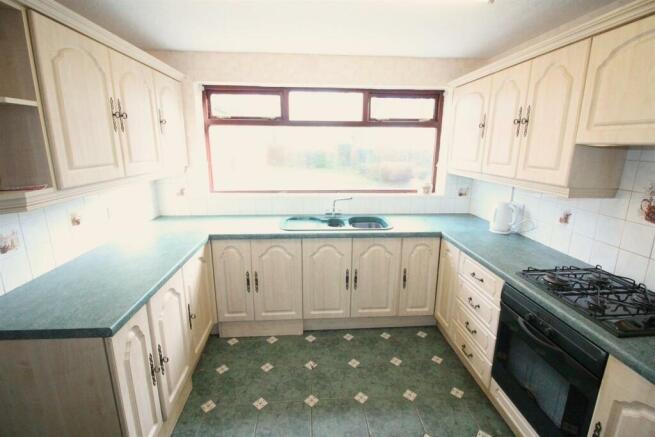 28 Sidlaw Rd-Kit.JPG