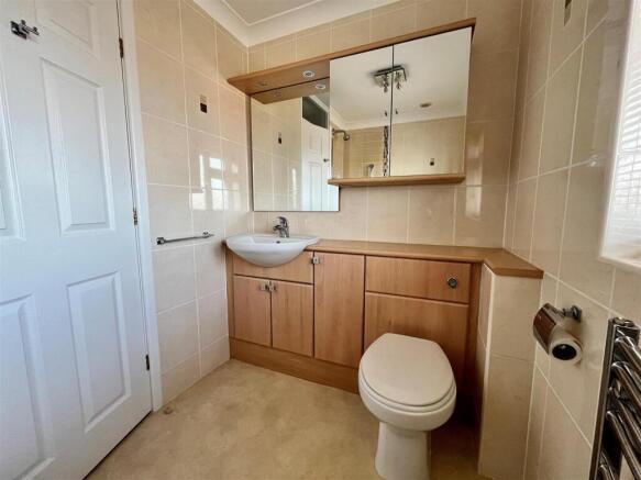 Bathroom 1.jpg