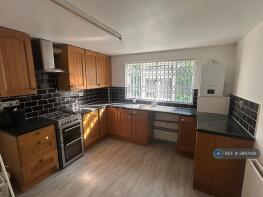 Flat 4, Norfolk House, The Farmlands, Northolt UB5 5EU