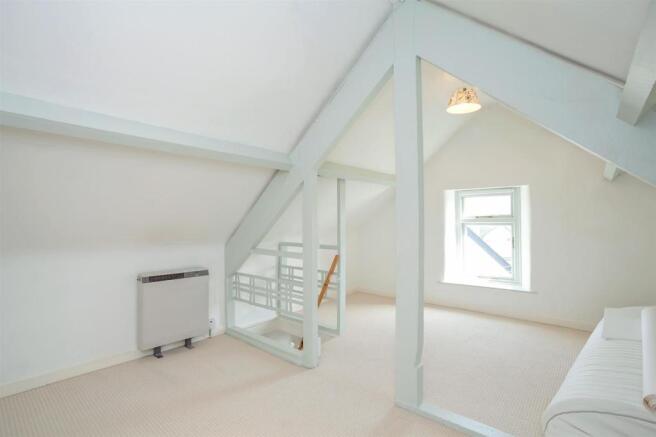 Bedroom 1.jpg