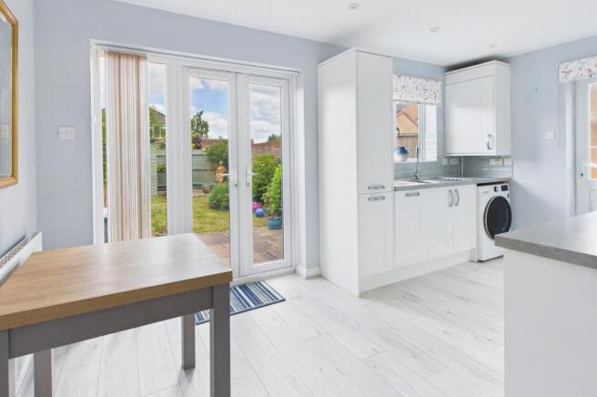 CAM02519G0-PR0285-STILL003