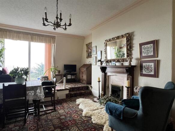 2 bed Flat for sale Image 5