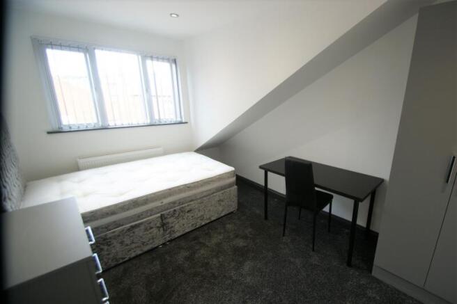 4 bed Terraced to rent Image 4