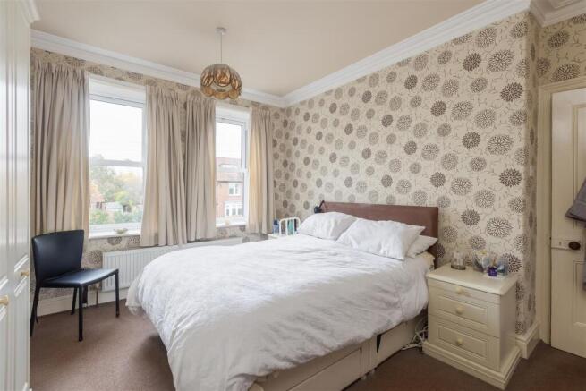 5 bed House for sale Image 11