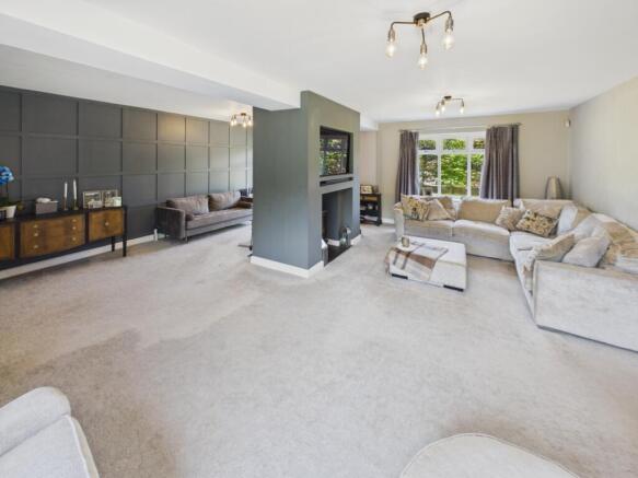 6 bed Detached for sale Image 9