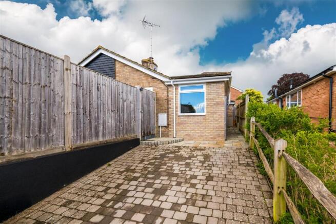 19 Highlands Close-34.jpg