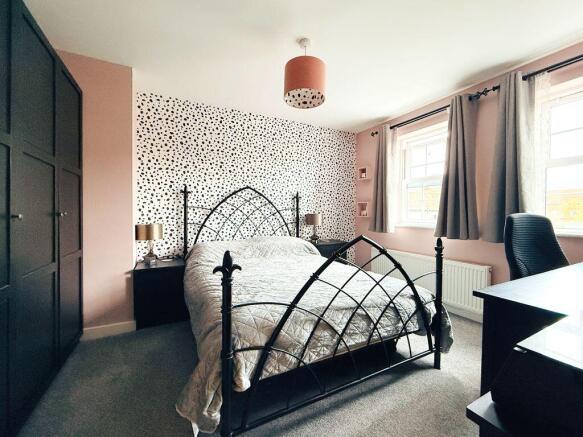 4 bed Semi-Detached for sale Image 11