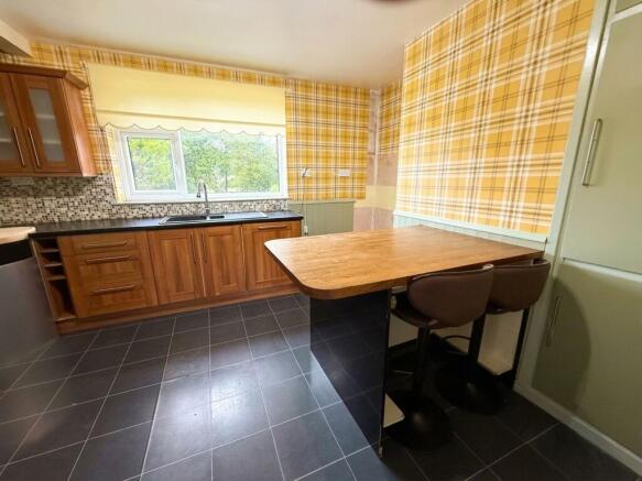 3 bed Semi-Detached for sale Image 4