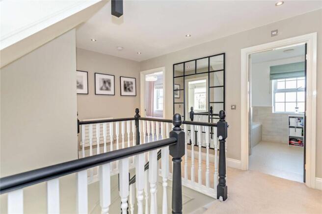 6 bed Detached for sale Image 12