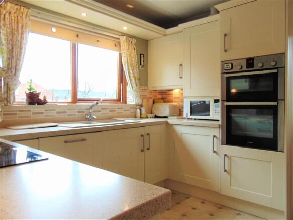 kitchen 2.JPG