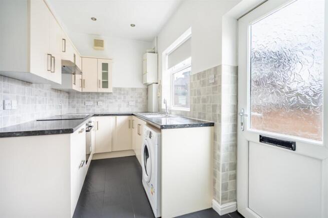 3 bed Terraced to rent Image 4