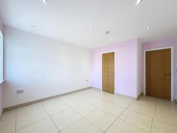 2 bed House for sale Image 7