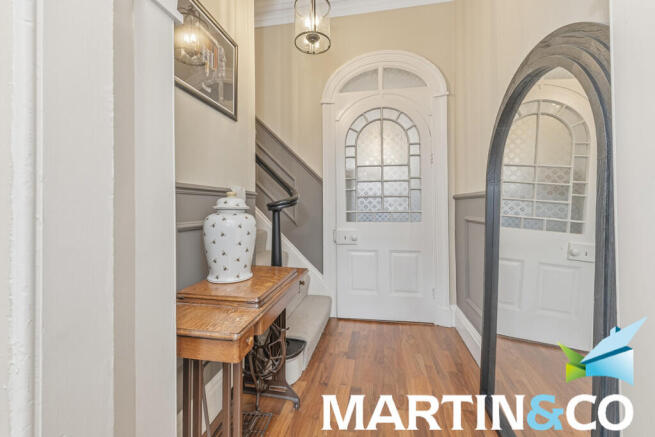 3 bed Apartment for sale Image 6