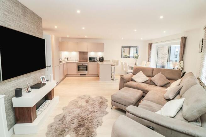 Lounge/Dining Room