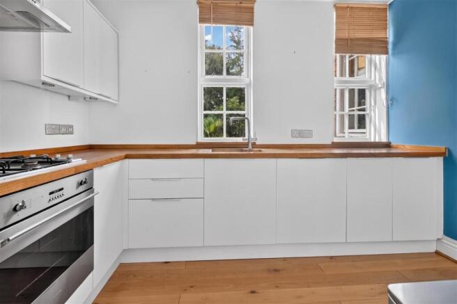 2 bed Apartment for sale Image 5