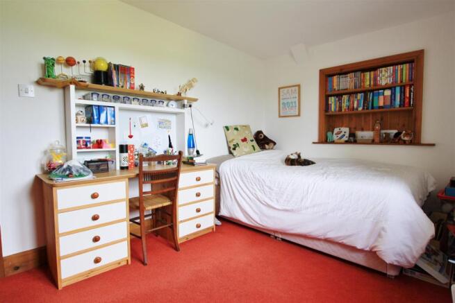 bedroom 4.JPG