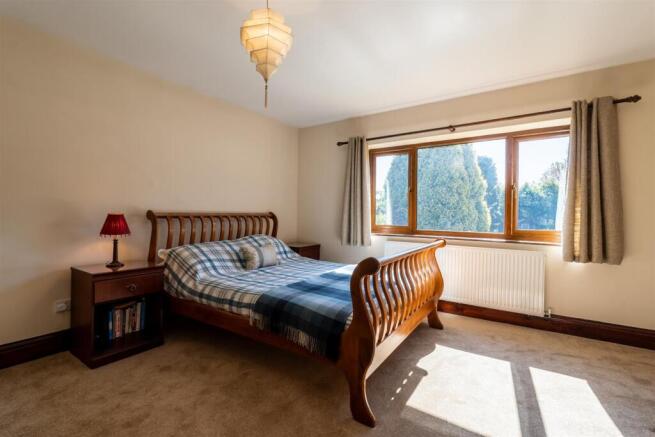 4 bed Detached for sale Image 3