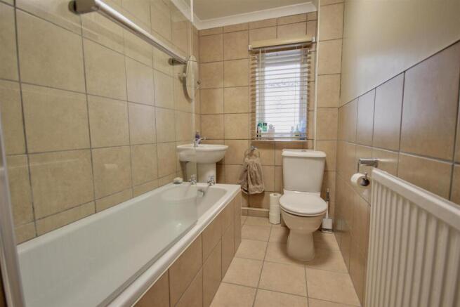 4 bed Detached for sale Image 9