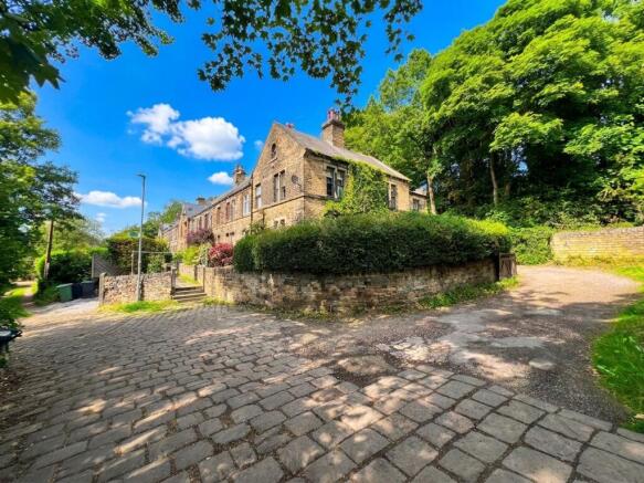 2 bed Cottage for sale in huddersfield