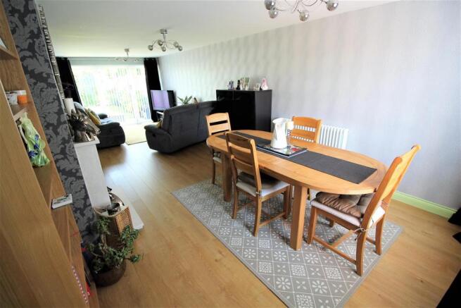 Open Plan Living Room with Lounge and Dining Room