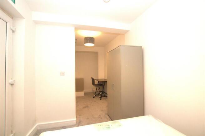 4 bed Terraced to rent Image 10