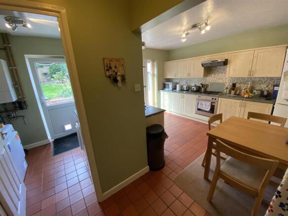 KITCHEN/BREAKFAST ROOM
