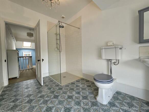 SHOWER ROOM/WC
