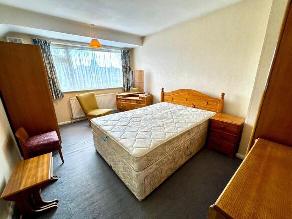 8e5d695d-b672-45e...