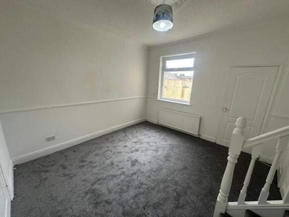 2 bed Semi-Detached to rent Image 4