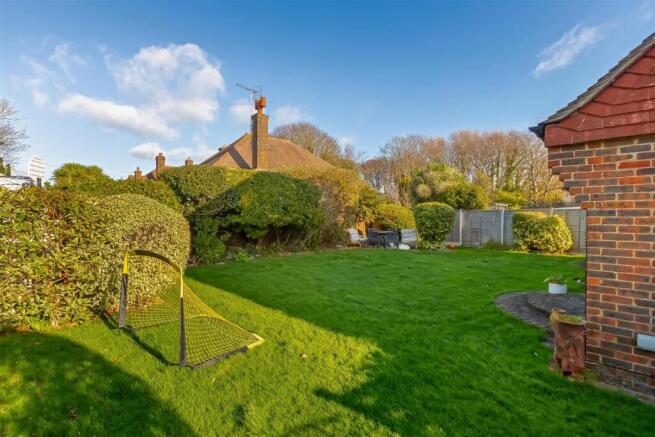 Cowdray Drive_22.jpg