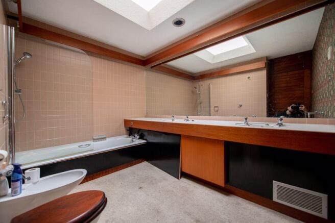 En-suite bathroom