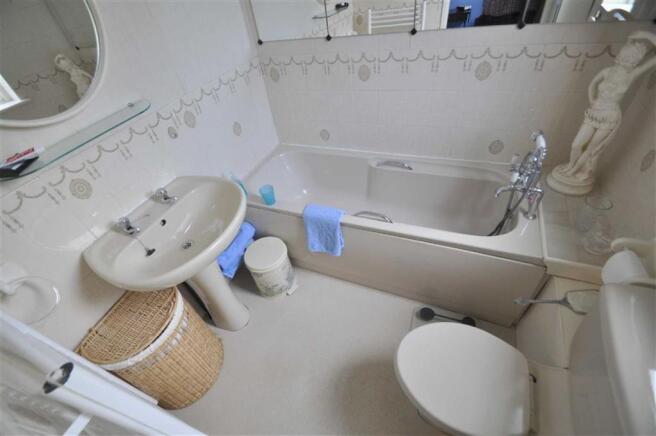 En-suite bathroom