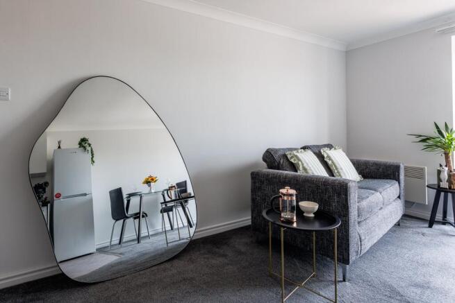 2 bed Apartment to rent Image 5