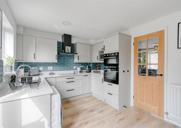 24 Wardle Close-02.jpg