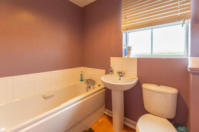 4 bed Detached for sale Image 9