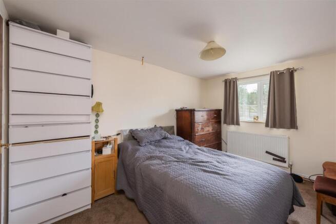 4 bed House for sale Image 12