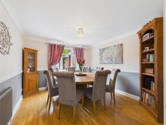4 bed Detached for sale Image 10