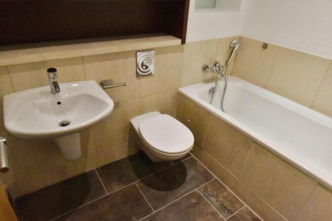 2 bed Apartment to rent Image 11