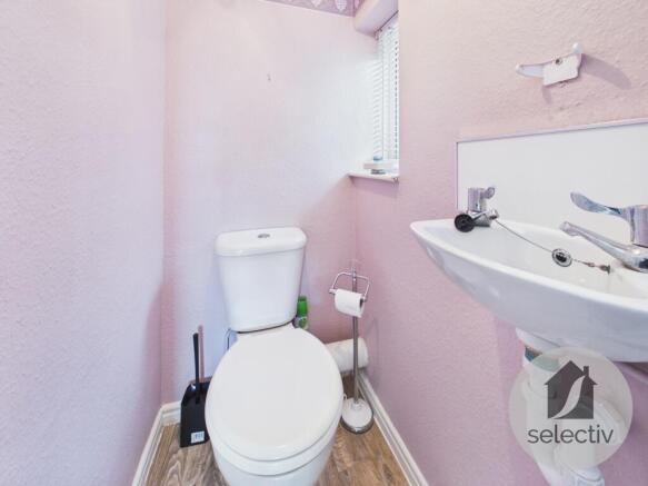 4 bed Semi-Detached for sale Image 7