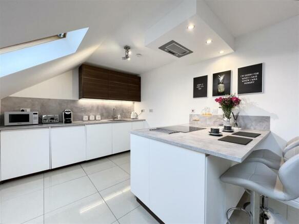 Kitchen/ Dining