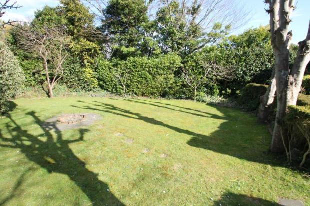UPPER REAR GDN