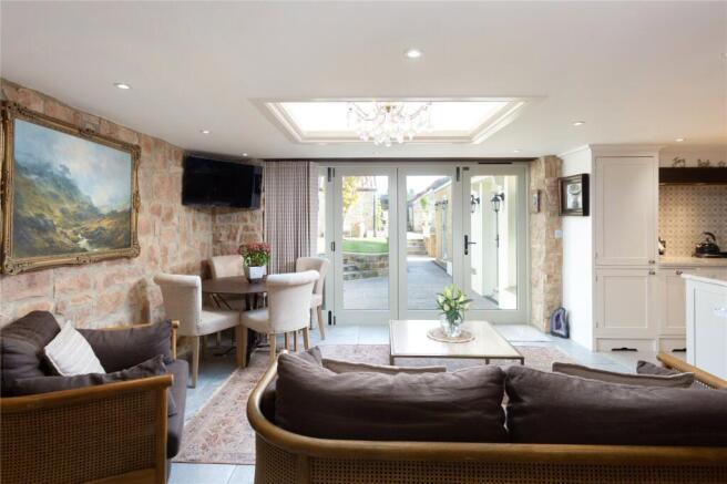 5 bed Terraced for sale Image 7