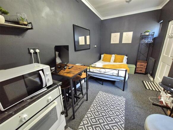 Lounge/Bedroom