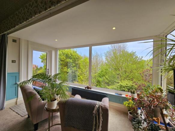 2 bed Flat for sale Image 4