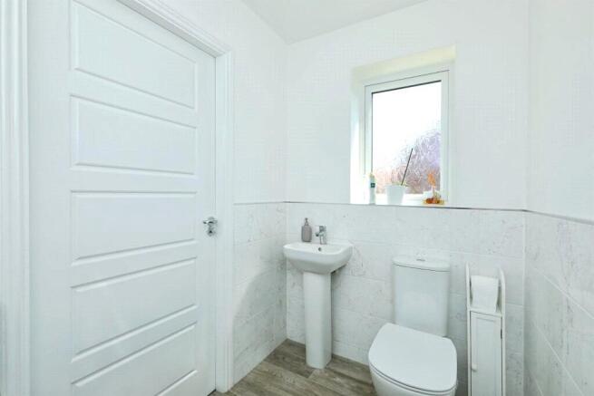 4 bed Detached for sale Image 12