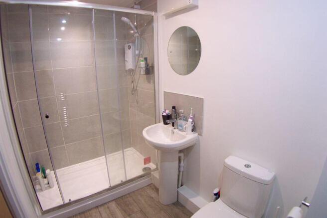 2 bed House Share to rent Image 7
