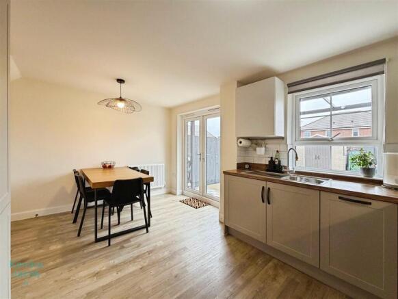 3 bed Semi-Detached for sale Image 5